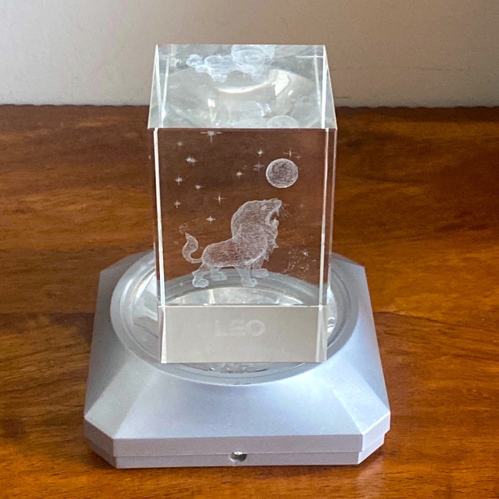 Vintage 90s Leo Lion Zodiac Etched Glass Light Up Color Changing Base Celestial